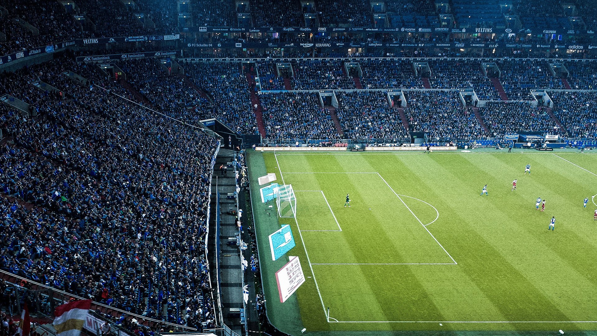 JiuyouAPP下载-观众的狂热:欧冠现场的疯狂应援和呐喊,欧冠 观众